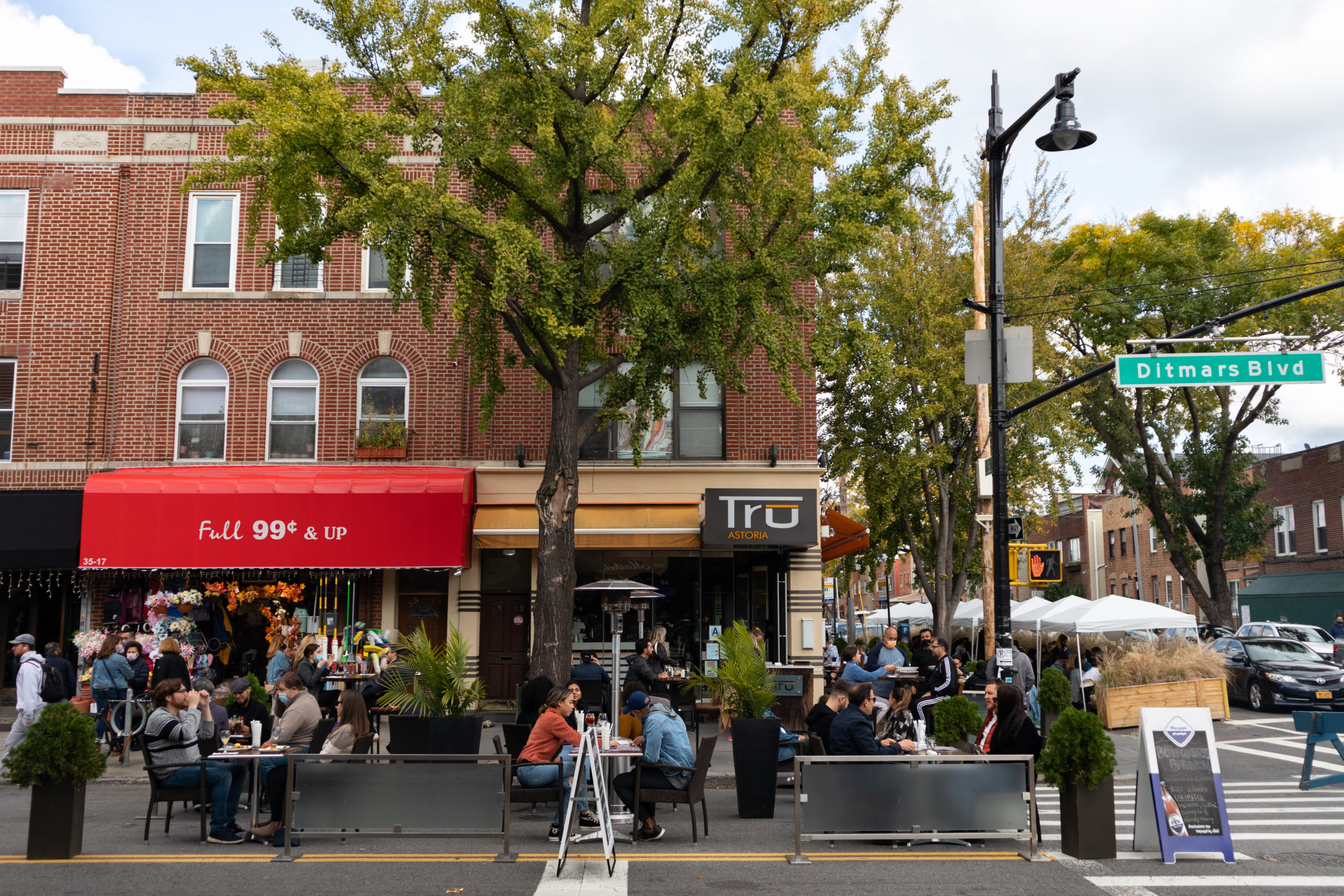 4 Awesome Astoria Apartment Treasures - Outdoor Dining in Astoria, Queens